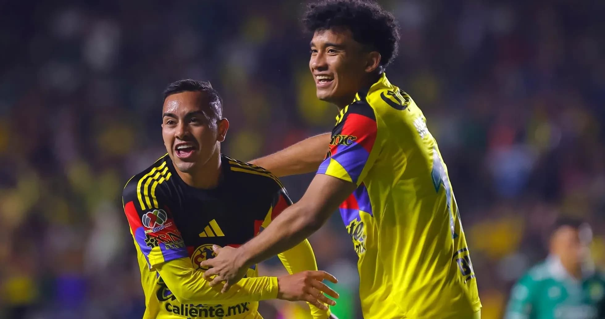Jugadores del Club América celebrando un gol