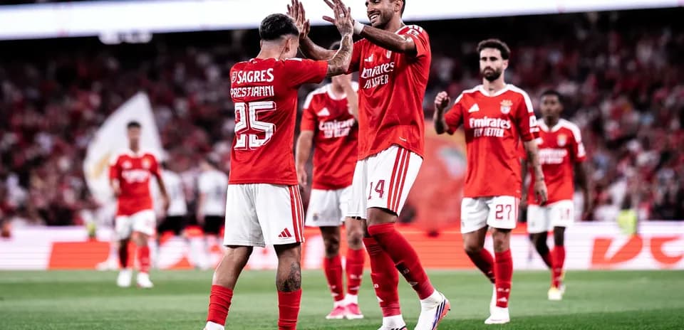 Jugadores del Benfica celebrando un gol