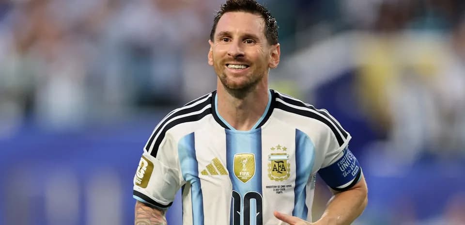 Jugador argentino celebrando en partido de fútbol