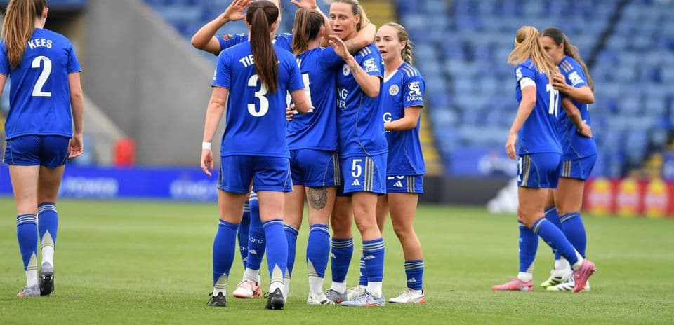 Jugadoras de Leicester City celebrando un gol