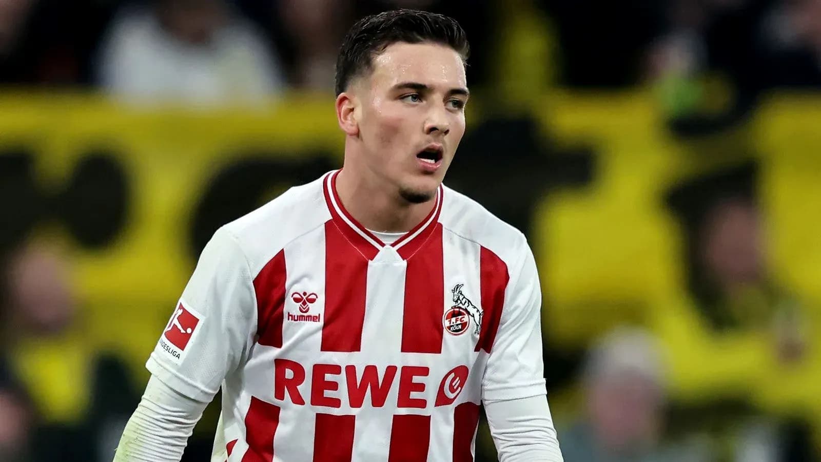 Jugador del FC Köln en acción durante un partido