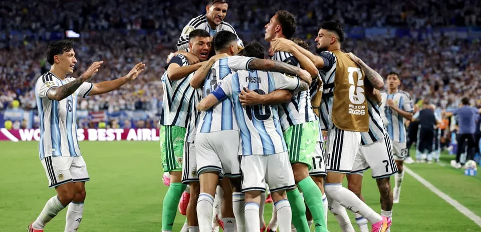 Celebración del equipo argentino tras un gol