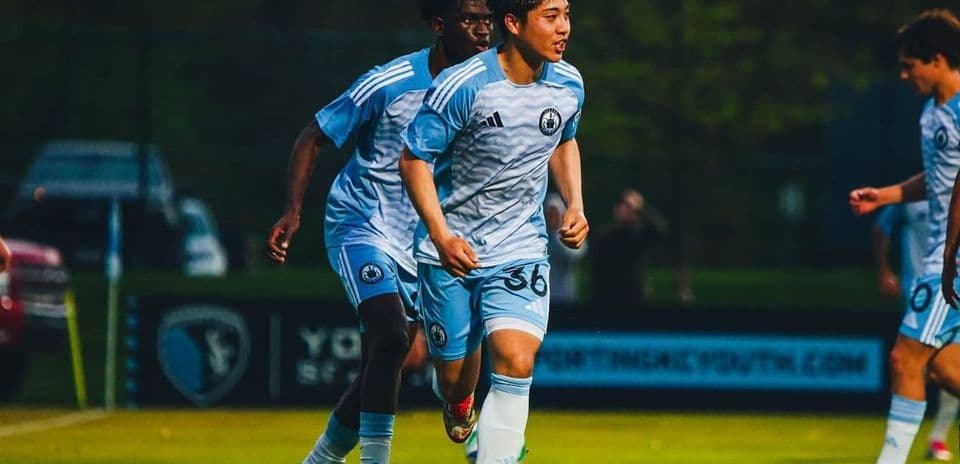 Jugadores del Vancouver Whitecaps II celebrando gol