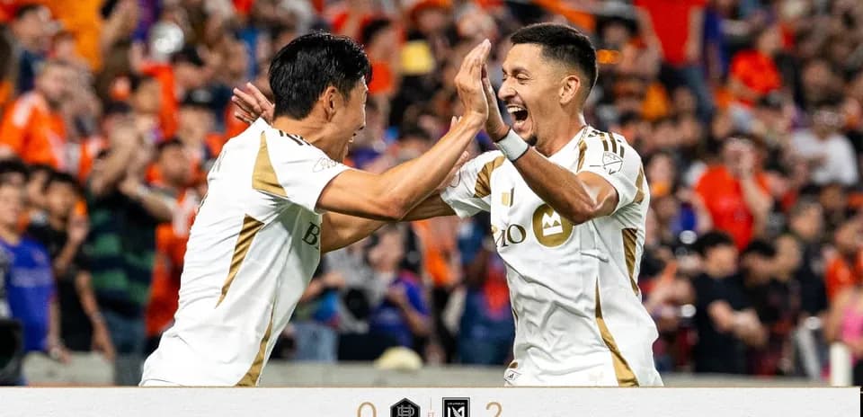 Jugadores celebrando un gol de Los Angeles FC II