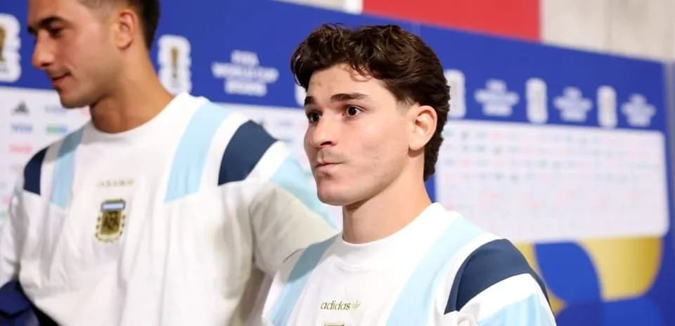 Jugadores argentinos en la zona mixta tras partido