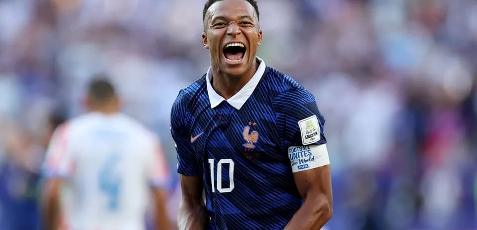 Jugador de Francia celebrando un gol durante partido