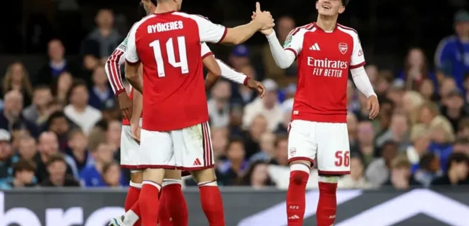 Jugadores de Arsenal celebrando durante el partido