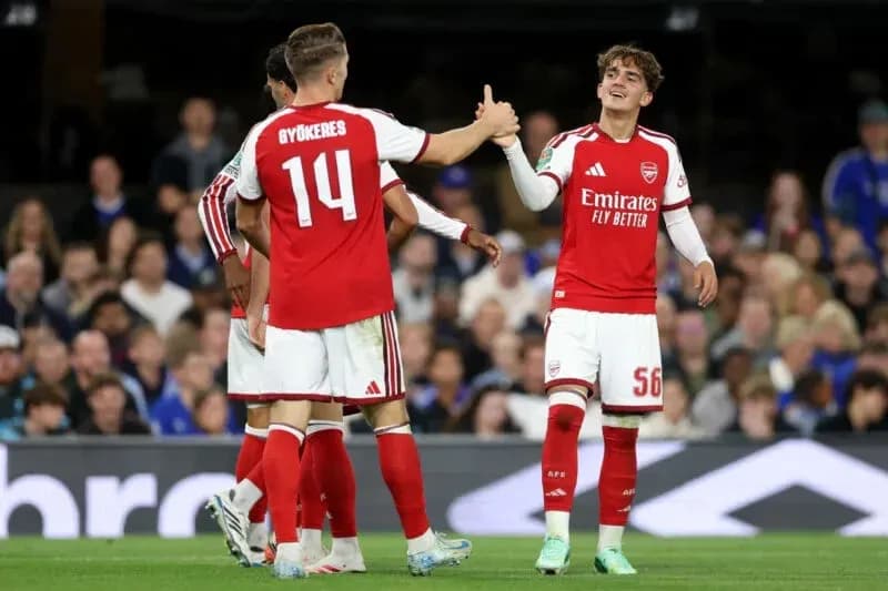 Jugadores de Arsenal celebrando durante el partido