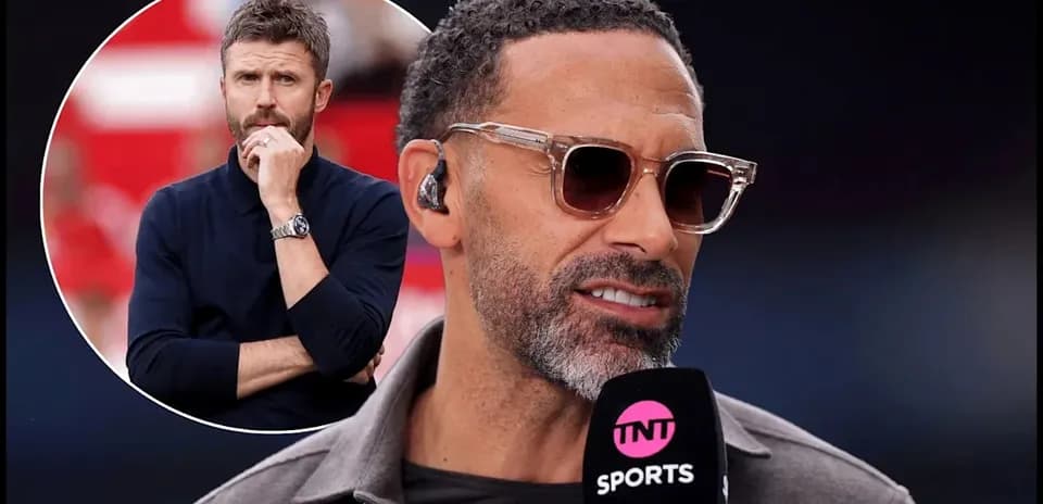 Rio Ferdinand hablando en un programa de deportes