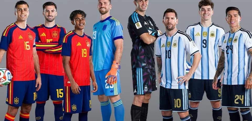 Jugadores de España y Argentina posando juntos