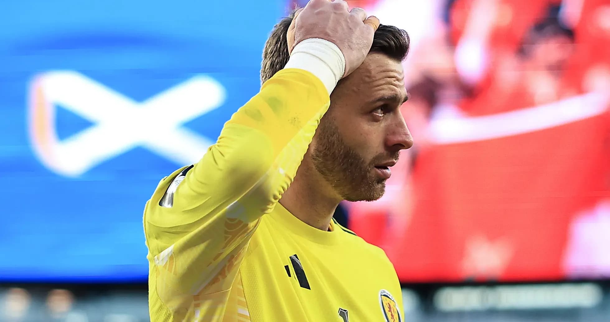 Portero escocés preocupado durante el partido