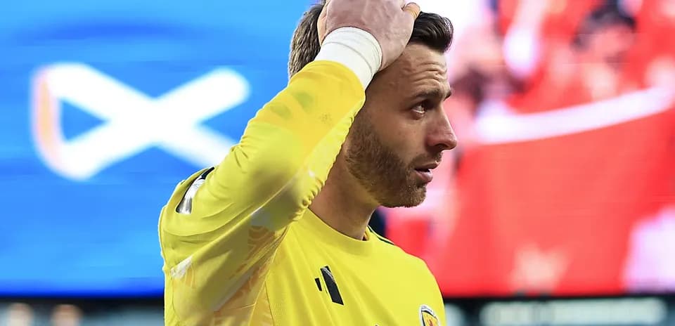 Portero escocés preocupado durante el partido
