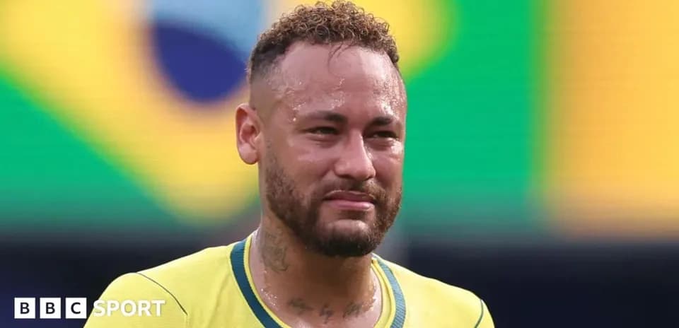 Neymar con camiseta amarilla de Brasil en el campo
