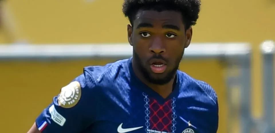 Jugador de PSG en acción durante el partido