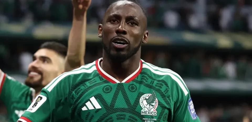 Jugadores de México celebrando un gol