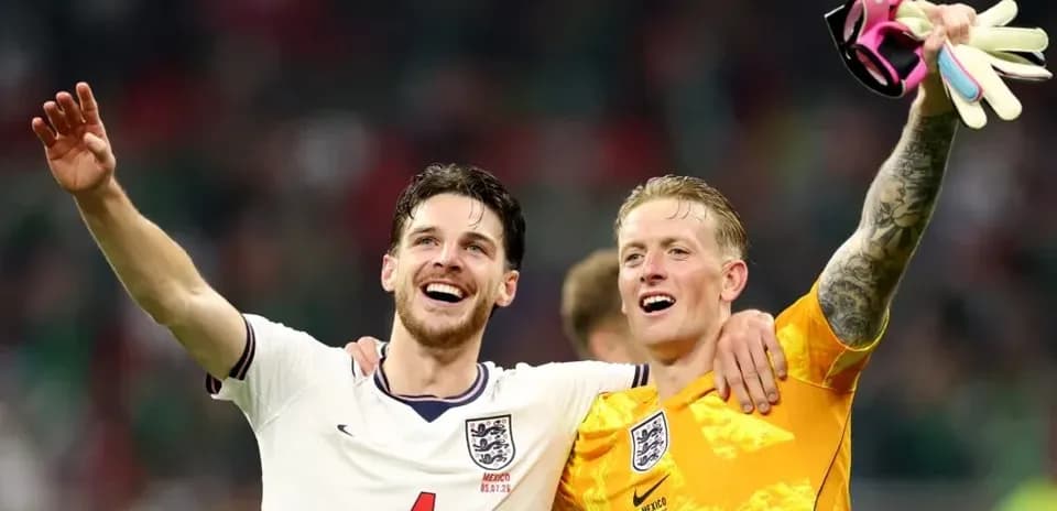 Jugadores de Inglaterra celebrando tras el partido