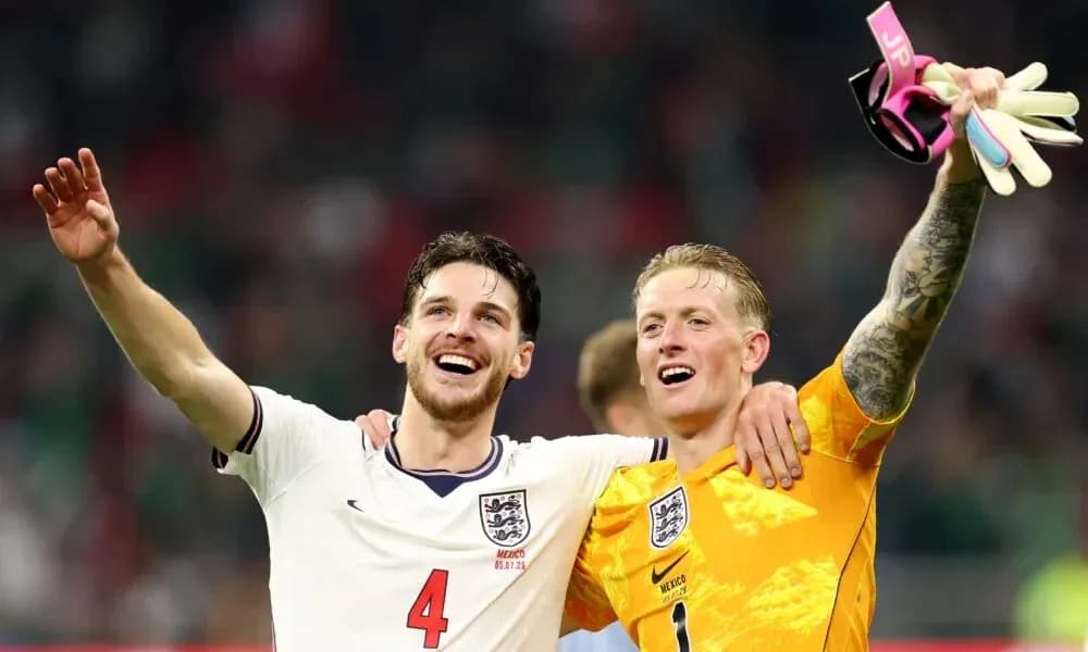 Jugadores de Inglaterra celebrando tras el partido