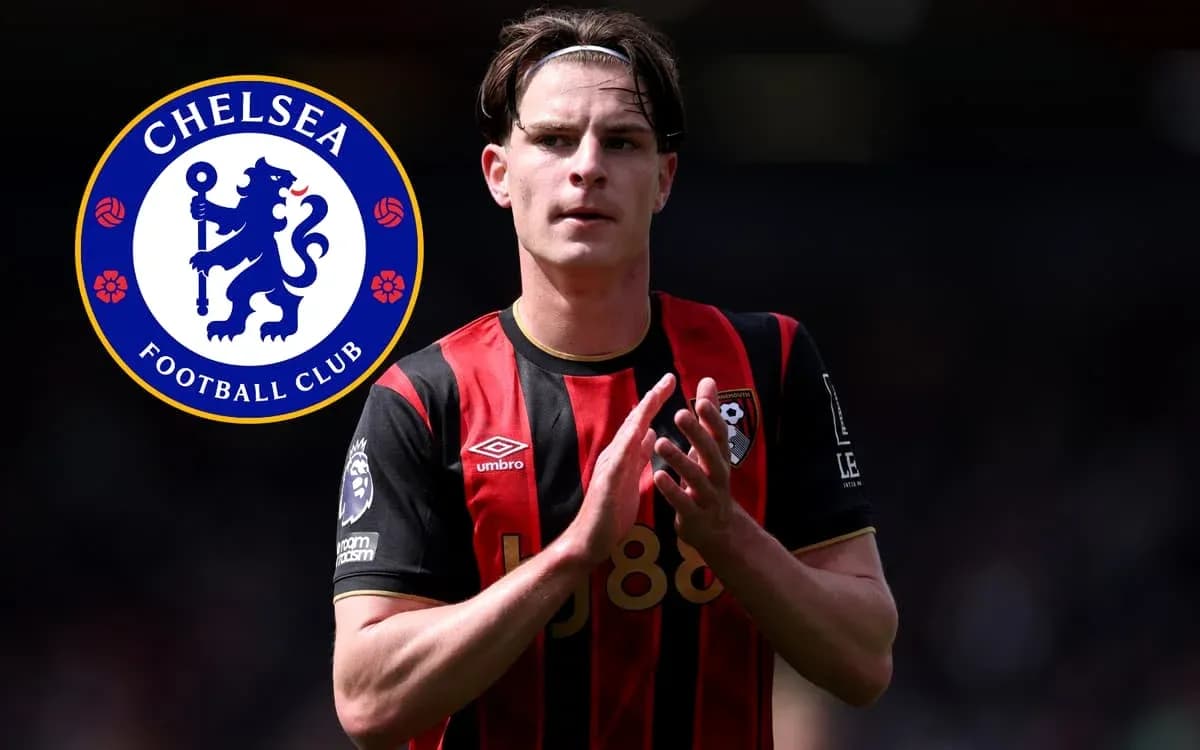 Jugador de Bournemouth aplaudiendo con logo de Chelsea