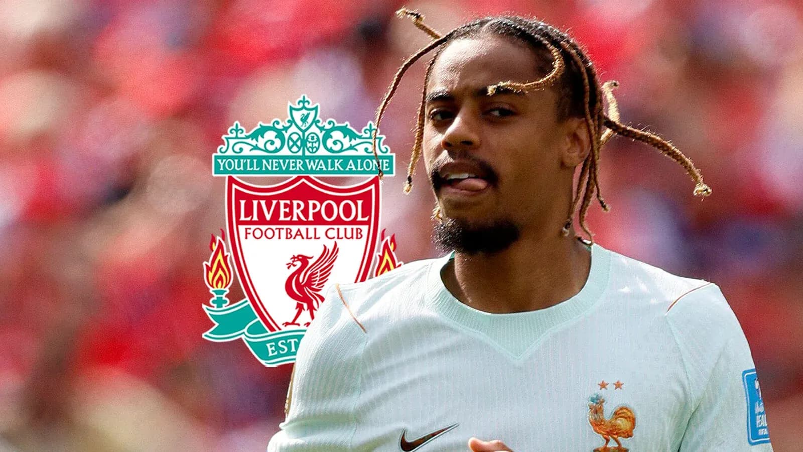 Jugador corriendo con camiseta de Francia y logo de Liverpool