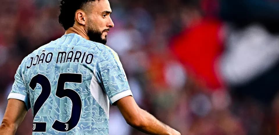 João Mário con camiseta número 25 durante el partido
