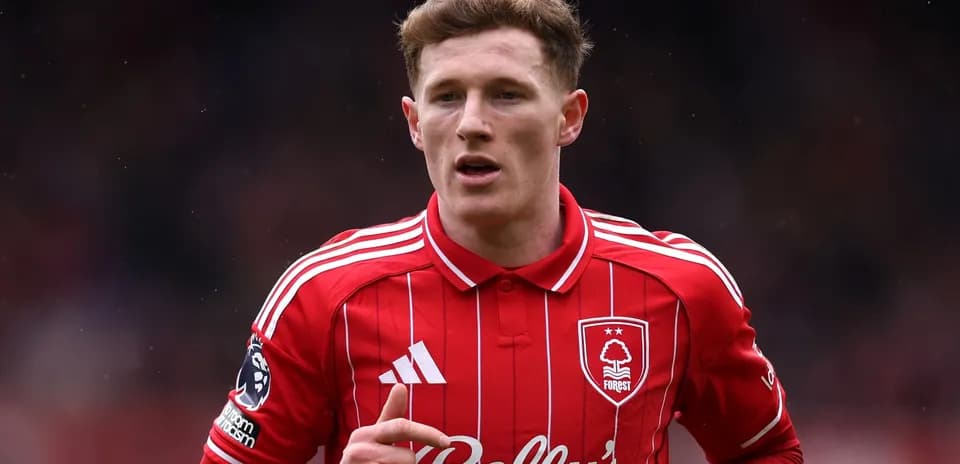 Jugador de Nottingham Forest en acción durante un partido