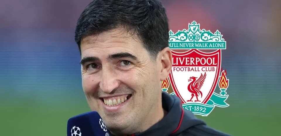 Entrevista previa al partido con el logo de Liverpool