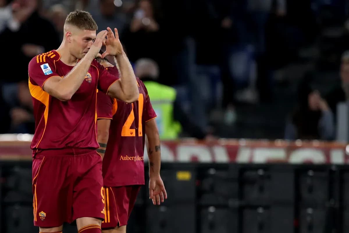 Jugador de AS Roma saludando a los aficionados