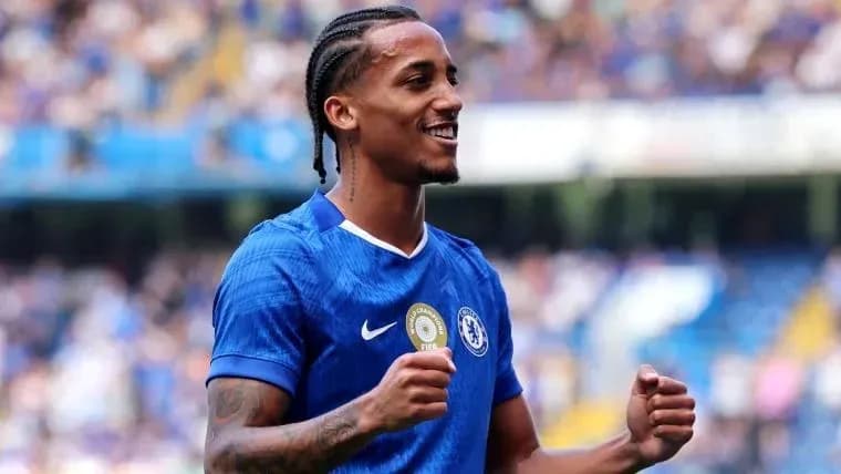 Jugador de Chelsea celebrando en el campo