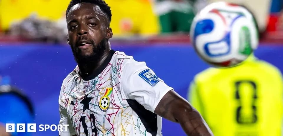 Jugador de Ghana controlando el balón durante el partido
