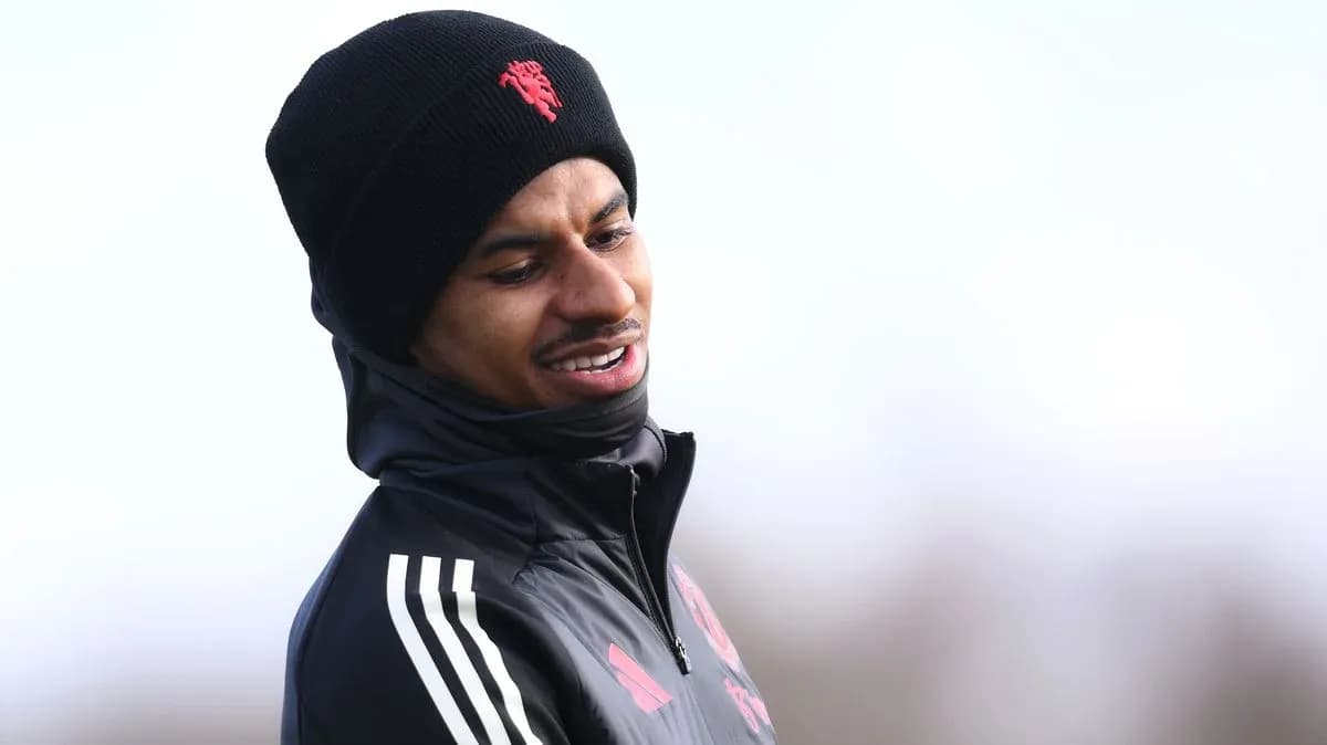 Jugador entrenando con gorro en sesión al aire libre