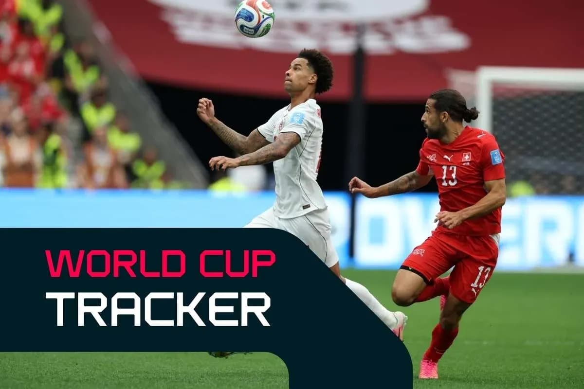 Jugador recibe el balón en partido de la Copa del Mundo
