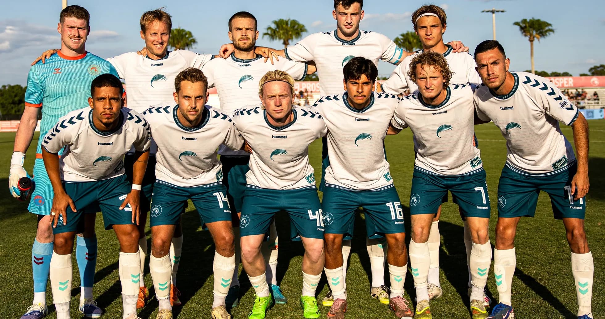 Equipo de Naples posando antes del partido