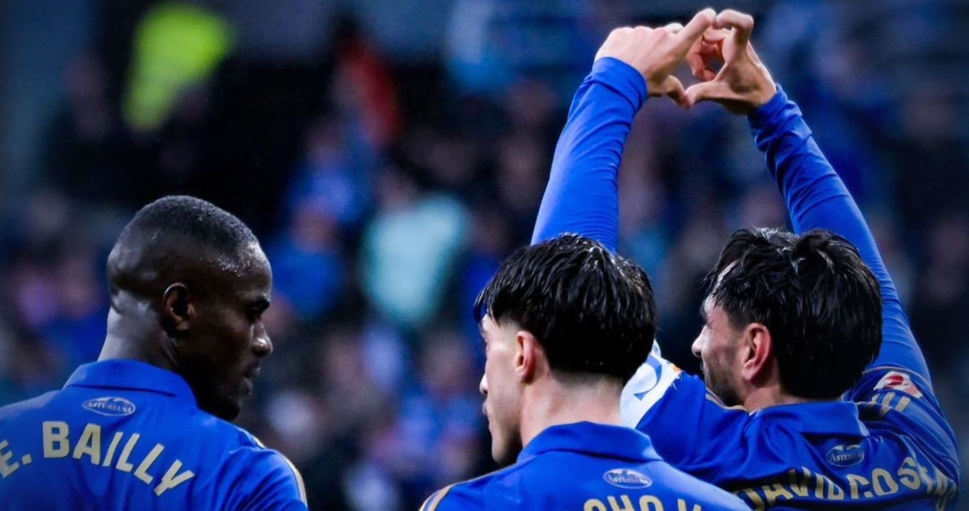 Jugadores de Oviedo celebrando un gol