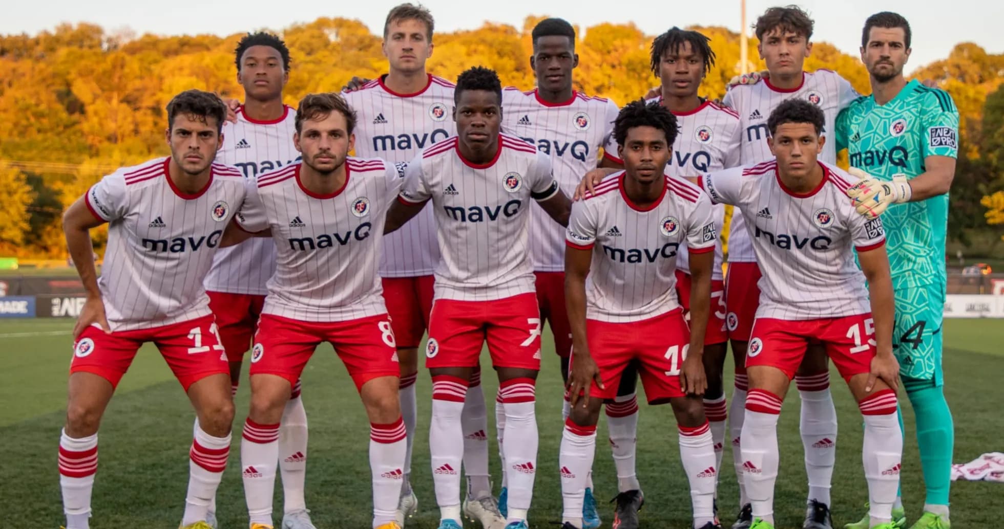 Equipo de North Texas en formación antes del partido