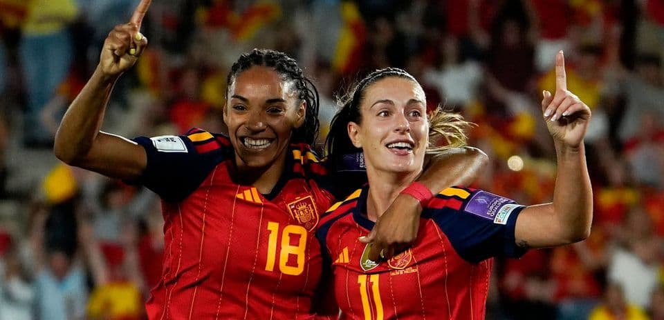 Jugadoras de España celebrando un gol en partido