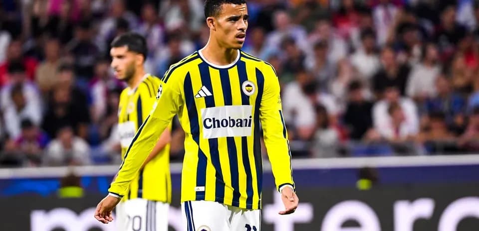 Jugador de Fenerbahçe en el campo durante partido