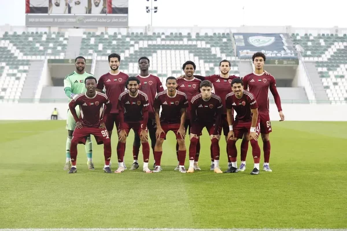 Equipo de Al Wahda U23 posando para la foto
