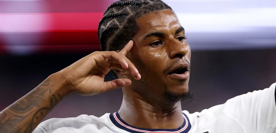 Jugador celebrando con gesto durante un partido
