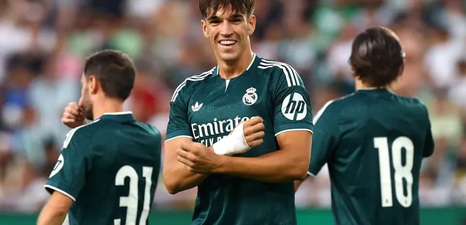 Jugadores de Real Madrid en el campo durante un partido
