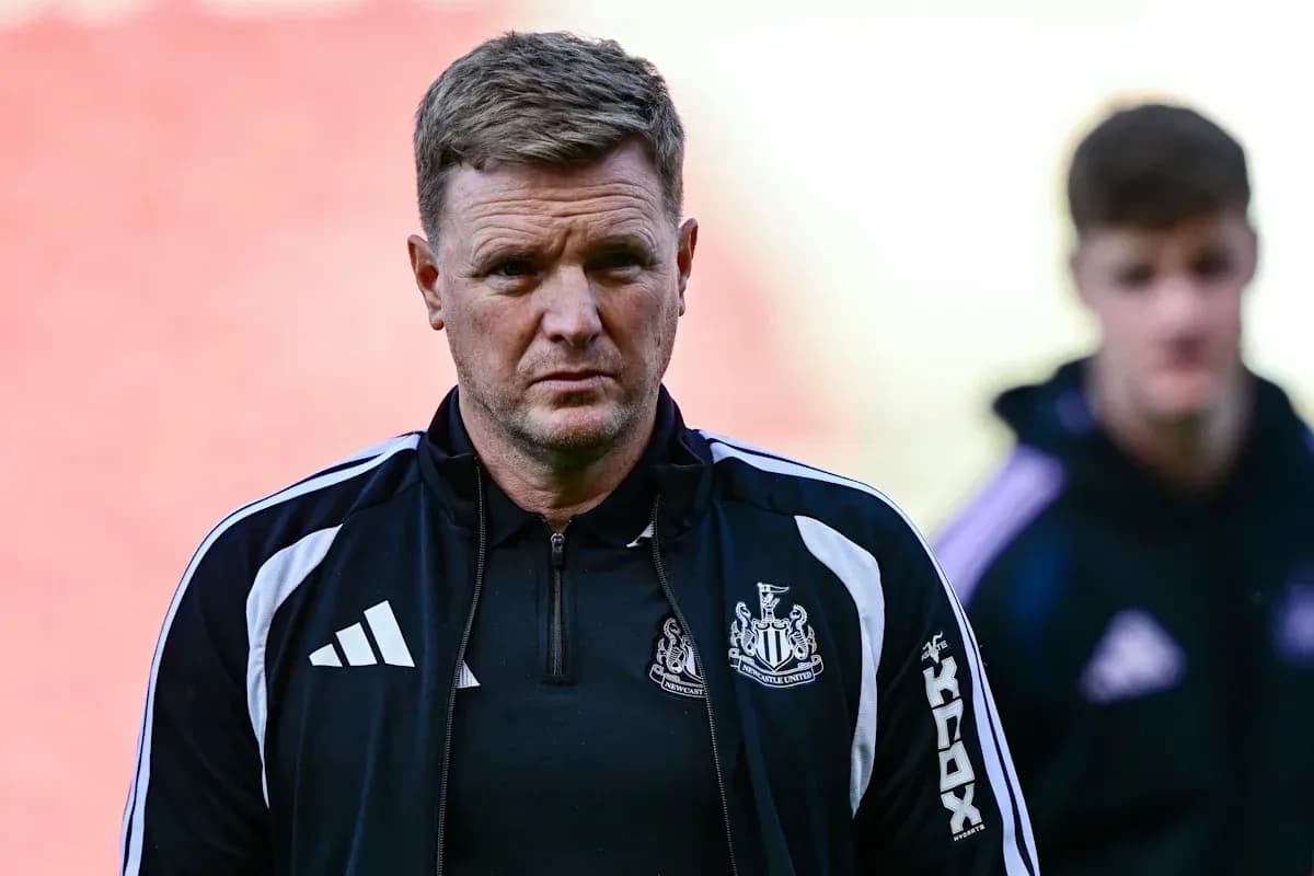 Entrenador de Newcastle United en el campo