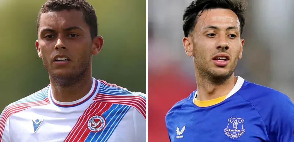 Dos futbolistas en acción con camisetas de clubes