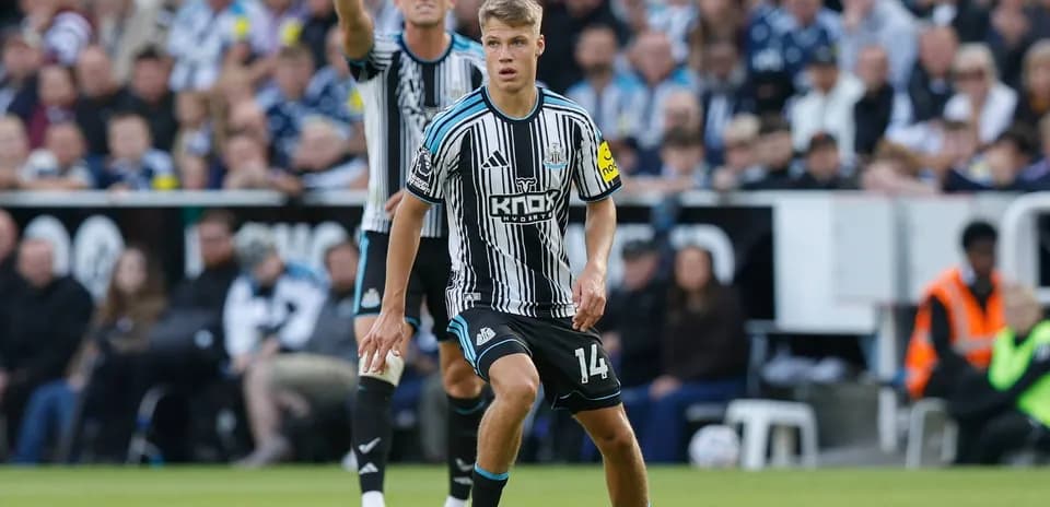 Jugador de Newcastle United en acción durante un partido