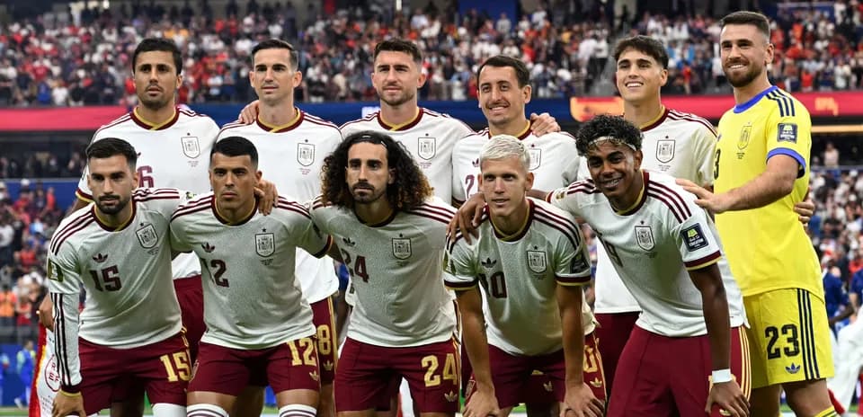 Equipo de fútbol de España posando para foto oficial