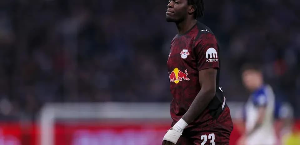 Portero de RB Leipzig en el campo durante el partido