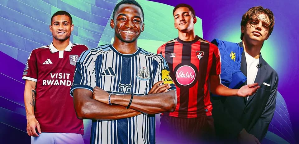 Cuatro futbolistas posando con sus camisetas de club