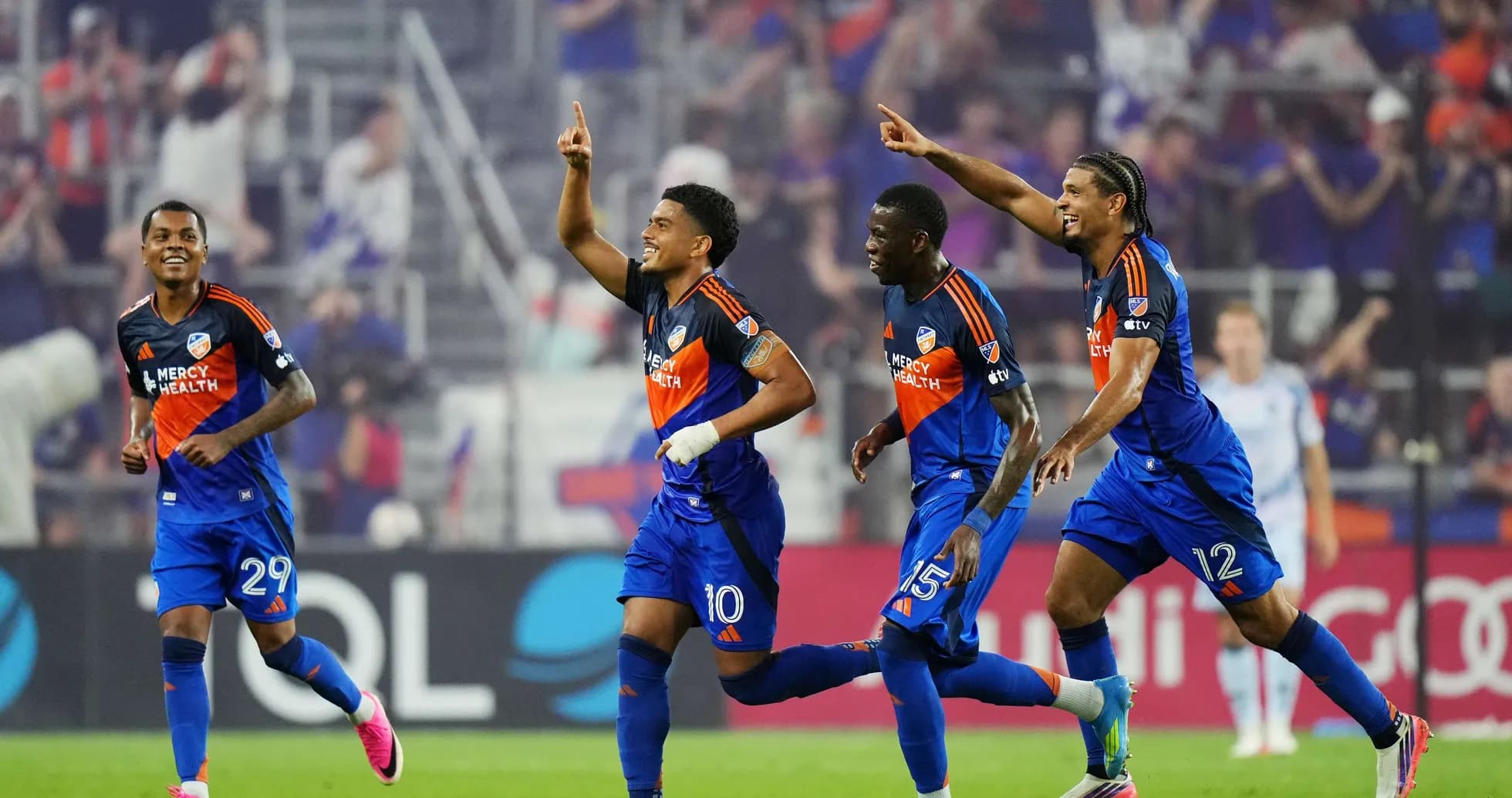 Jugadores de FC Cincinnati celebrando un gol