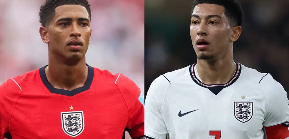 Dos jugadores de Inglaterra en camisetas de selección