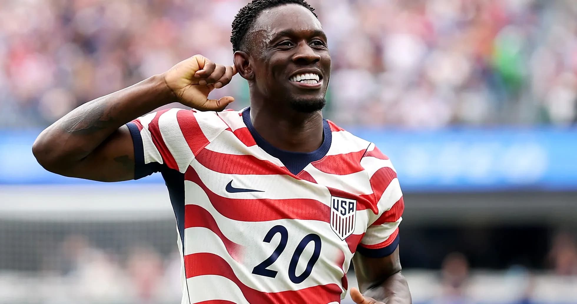 Jugador celebrando con camiseta de Estados Unidos