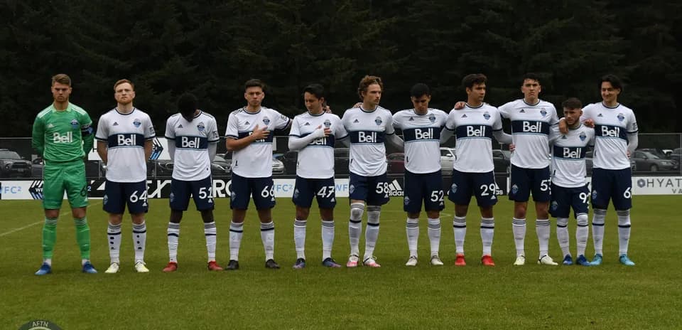 Jugadores del Vancouver Whitecaps II alineados