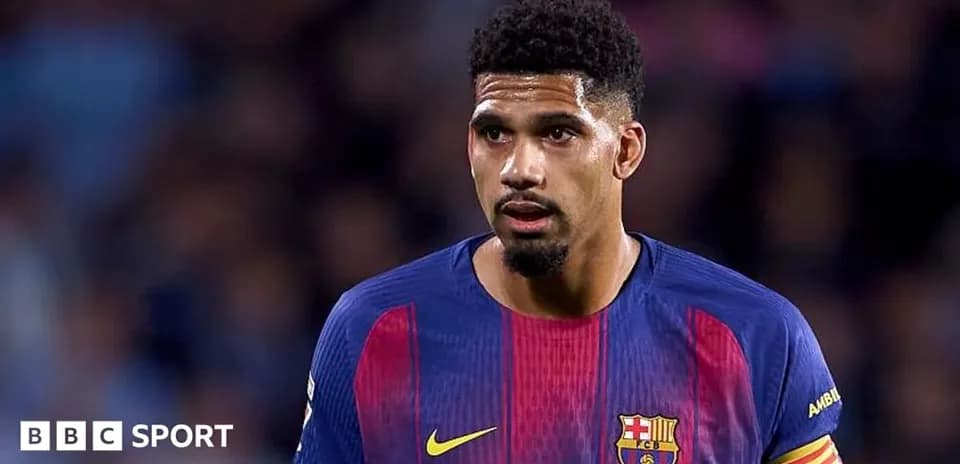 Jugador de Barcelona en el campo durante un partido